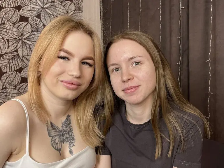 Privatshow mit ElwynaAndLora